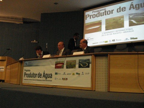 produtordeagua2608092.jpg